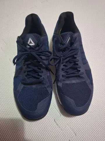 Reebok 네이비 트레이닝 슈즈