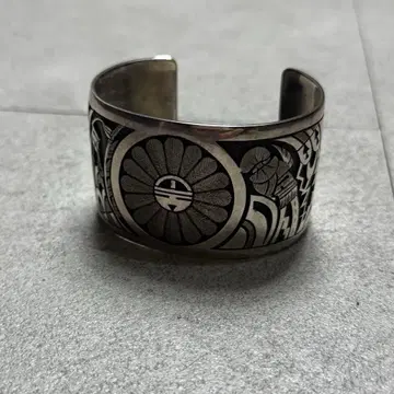 베넷 카겐베마 호피족 선 페이스 모티브 뱅글