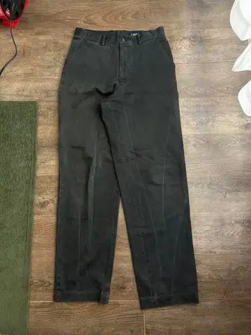 BEAMS 스트레이트 팬츠-BLACK