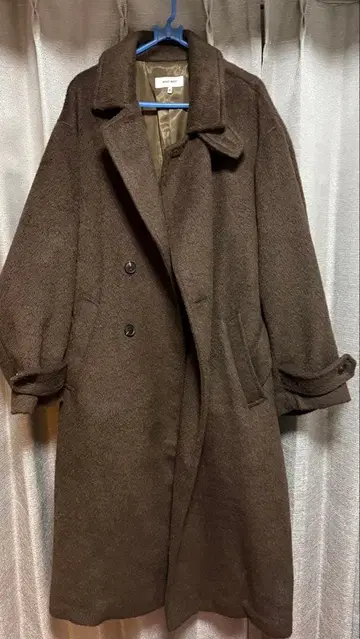 브라운 더블 브레스트 트렌치코트