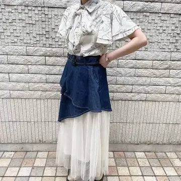 오구라 유이 착용 꽃무늬 반팔 블라우스 화이트