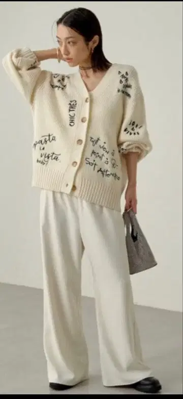 LOUNGEDRESS 라운지 드레스 로고 자수 가디건