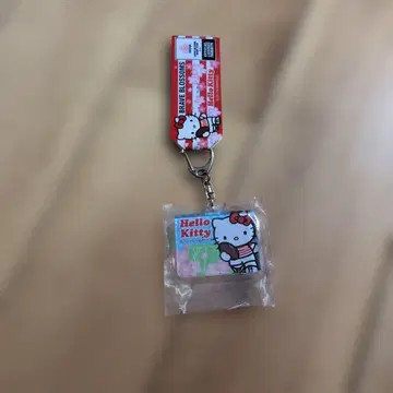 새상품 헬로키티 럭비 키링