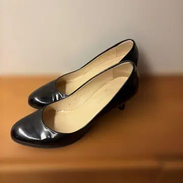 FABIO RUSCONI (파비오 루스코니) 에나멜 심플 펌프스