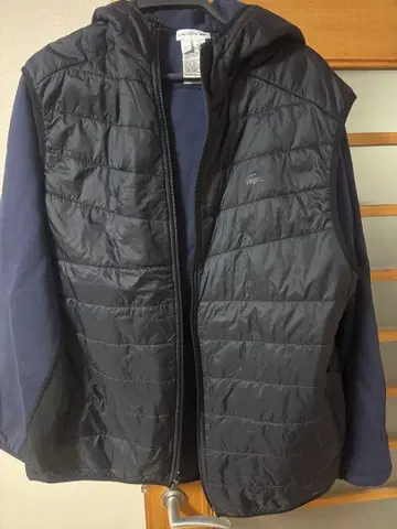 Lacoste 후드 부착 블랙 퀼팅 자켓