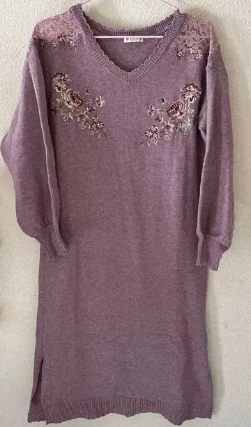 엑시즈팜 라벤더 V넥 니트 원피스