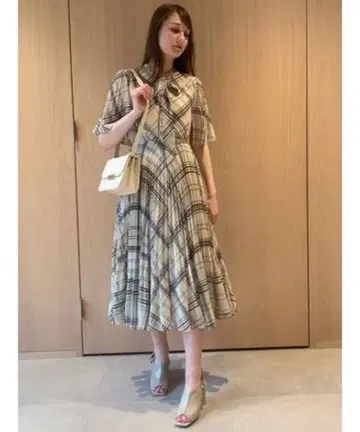 전개 플리츠 원피스