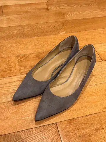 오데뜨 앤 오딜 Odette e Odile 스웨이드 펌프스 23