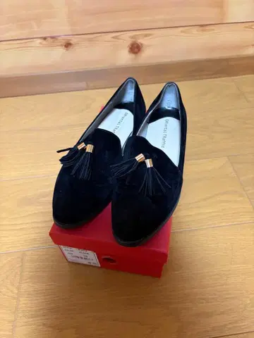 오리엔탈 트래픽 태슬 장식 펌프스 블랙 36