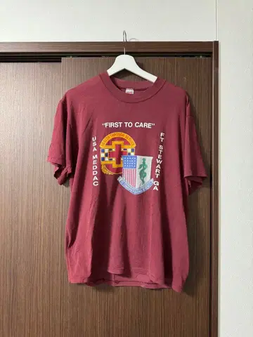 버건디 색상 SOFFE T셔츠 L 사이즈