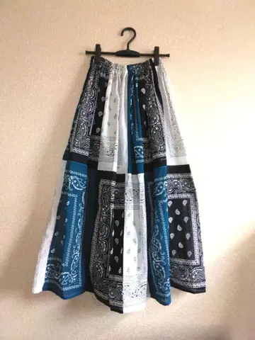 반다나 패턴 플레어 롱 스커트