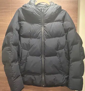 새상품급 UNIQLO 심리스 다운 남성용 M 사이즈 네이비