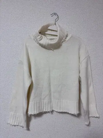 archives 화이트 터틀넥 니트