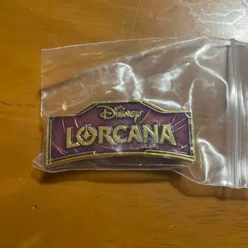 디즈니 로르카나 보라색 로고 핀 배지