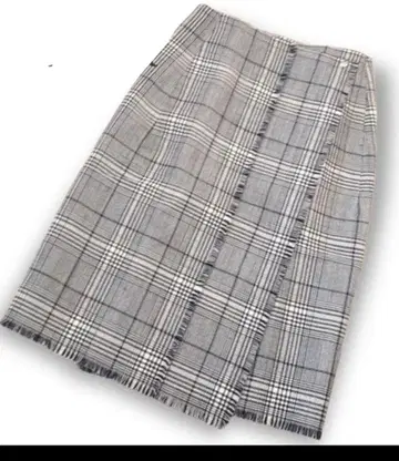 드로어 그레이 계열 체크 프린지 타이트 스커트