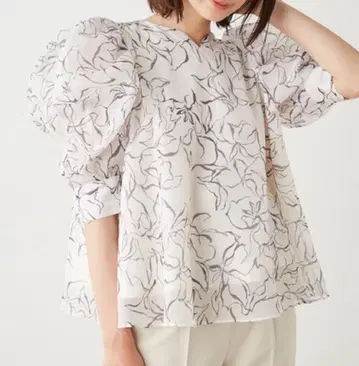 [배송비 포함] 스나이델 Sustainable 오간자 프린트 블라우스