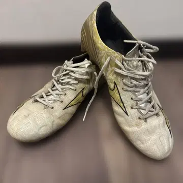 Mizuno Alpha 축구화 스파이크 화이트/골드