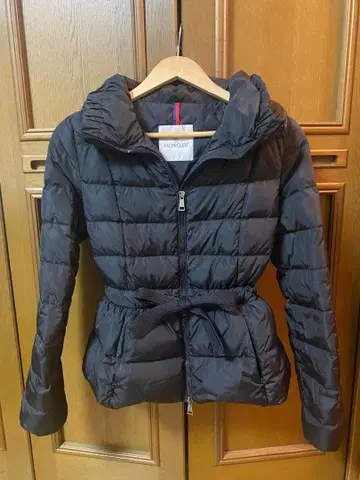 MONCLER AVOCETTE 블랙 다운 자켓 리본 사이즈 0