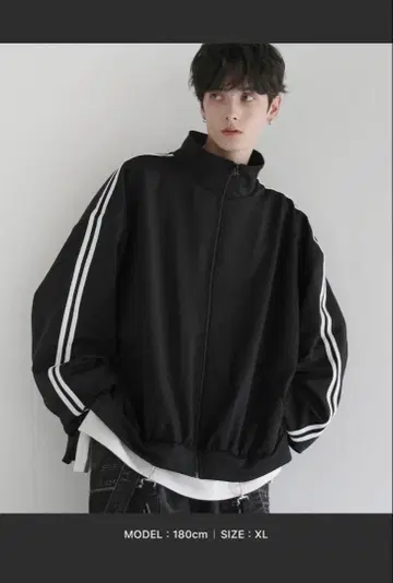 Lill 블랙 트랙 자켓