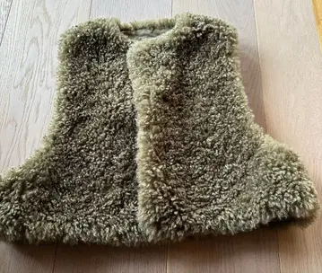 하이크 HYKE 올리브 그린 퍼 베스트 OSFA 새상품급