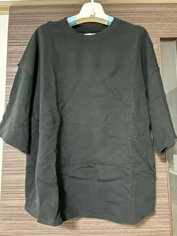 Lui's 심플 블랙 반팔 빅 T셔츠 (M 사이즈)