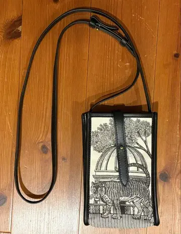 이누이 에디션즈 숄더백 스마트폰 숄더백