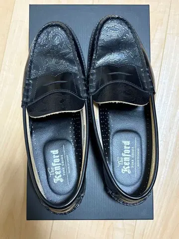 남성 엠보싱 로퍼 / 블랙 페이즐리