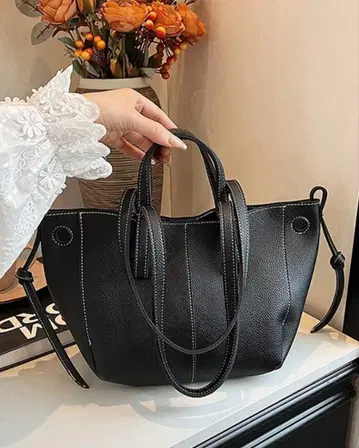 블랙 가죽 숄더백