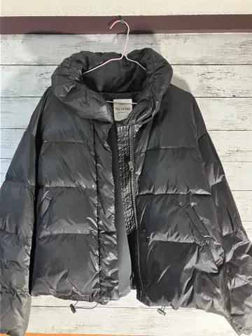 Ray BEAMS 블랙 다운 자켓