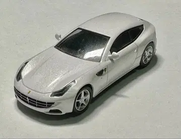 교쇼 1/64 페라리 FF 화이트