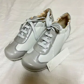 [미스쿄코] 소가죽 컴포트 스니커즈 24.0 미사용 새상품