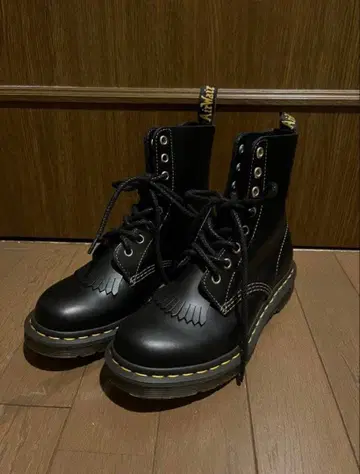 닥터마틴 8홀 부츠