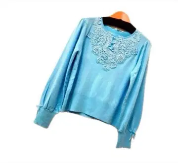 슈퍼 뷰티 블루의 자수 니트 긴팔 상의