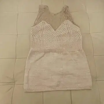 Snidel 슬리브리스 니트 뷔스티에풍 레이스 베이지