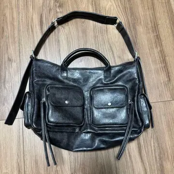 Camphor wood 인조 가죽 멀티 포켓 숄더백 블랙