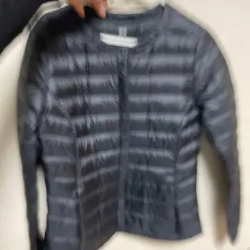 유니클로 블랙 다운 자켓 버튼 포함