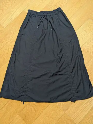 string skirt / NOT CONVENTIONAL