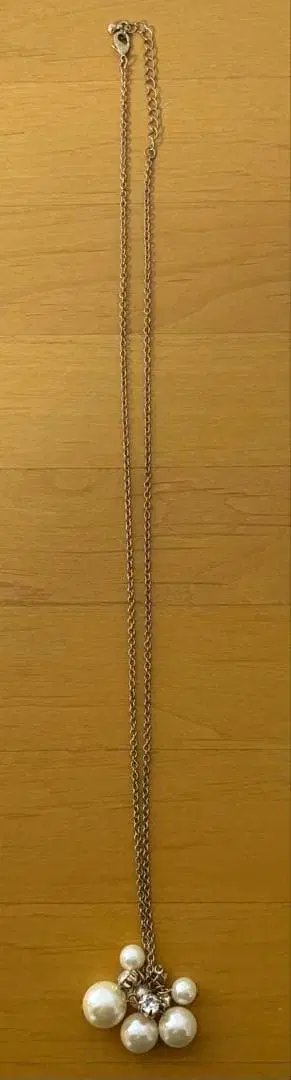 진주 장식 목걸이