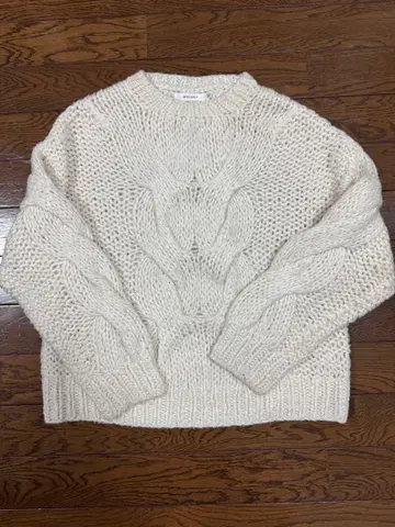 LOW GAUGE CABLE KNIT