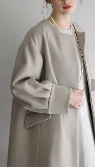 La Totalite 볼륨 슬리브 미들 코트