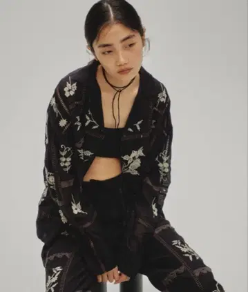 Embroidery Patchwork Shirts 블랙