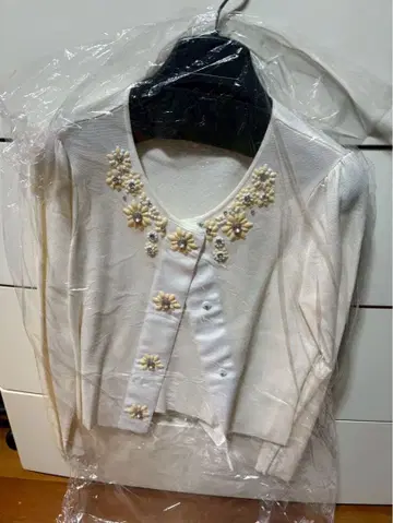 Super Beauty 화이트 가디건 40