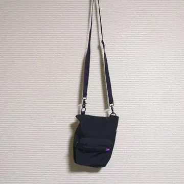 블랙 숄더백 프론트 포켓 부착