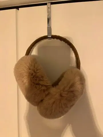 베이지 퍼 귀도리