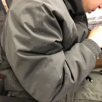 그레이 다운 자켓 나일론 소재