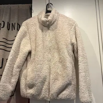 UNIQLO 크림색 후드티 M 사이즈