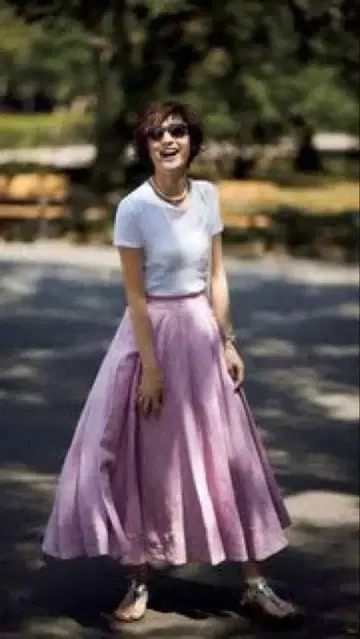 매디슨 블루의 턱 서큘러 스커트