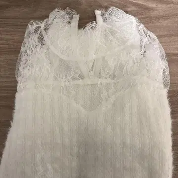 화이트 레이스 탱크탑