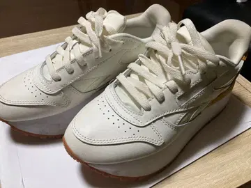 중고품 Reebok 통굽 스니커즈 화이트/골드 23.5cm
