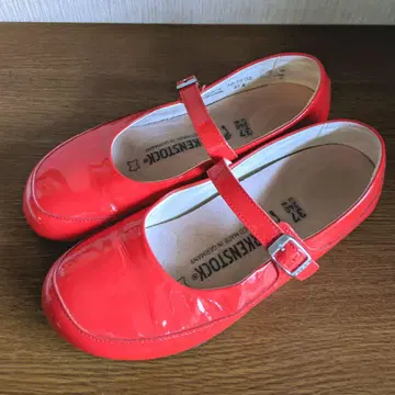 BIRKENSTOCK 빨간색 에나멜 스트랩 슈즈 빌켄 슈토크
